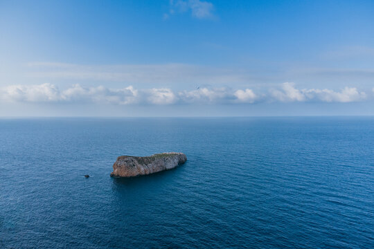 Isla y Nubes