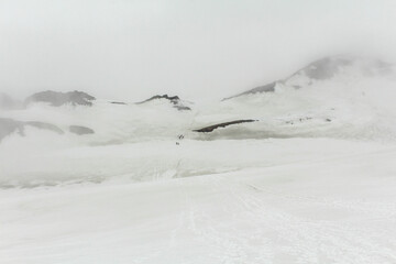 Fototapeta na wymiar Absolute white landscape formed by snow and fog, Fimmvorduhals, Iceland