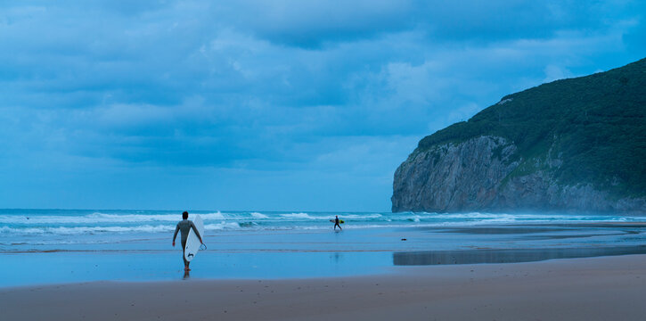 Surfing, Berria beach, Marismas de Santo&ntilde;a, Victoria y Joyel Natural Park, Santo&ntilde;a, Cantabrian Sea, Cantabria, Spain, Europe