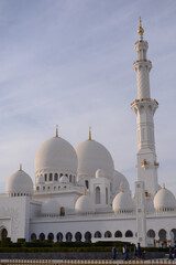 Fototapeta na wymiar Sheikh Zayed Mosque against the evening sky