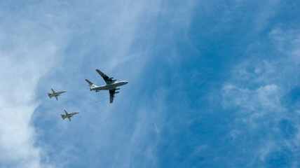 Airplanes in the sky
Double refueling in the sky