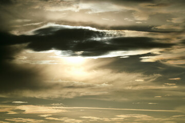 Obraz premium golden sundown in front of clouds