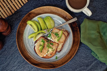 Eggs in a basket and kiwi