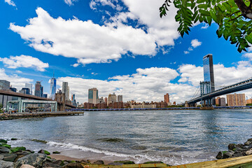 Obraz premium Wide angle view Brooklyn Bridge, Manhattan Bridge with lower Manhattan skyline, One World Trade Center Empire Fulton Ferry Park
