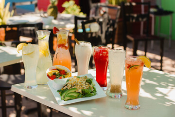 bebidas y alimentos