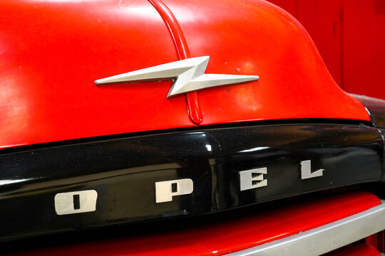 Opel Blitz Logo