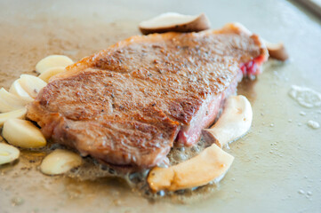 ステーキの鉄板焼き