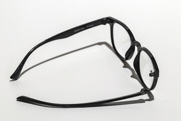 The glasses are damaged, the parts are separated.