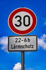 30-Zone mit Lärmschutz Verkehrszeichen