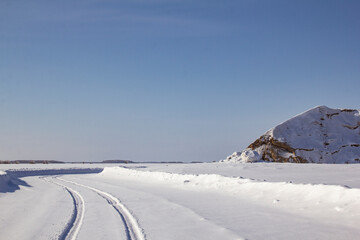 Fototapeta na wymiar Ice road - travel north. Winter road is a winter road in the north. 