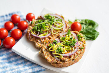 red onion leek dip open sandwich bread spread lunch, party food, finger food 