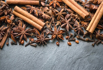 Seasonings for Christmas cookies and sweet bread.
Star anise, cinnamon, cloves are laid out on the stone.