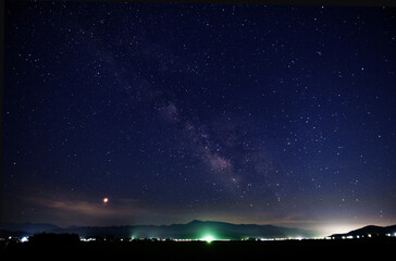 Fototapeta premium starry sky in the japan countryside 