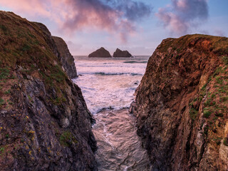 Fototapeta premium Holywell bay sunset cornwall england uk between the rocks looking at gull rock 