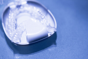 Retainer splint and transparent teeth corrector