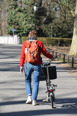 promeneur balade chemin sentier nature detente marche vert velo pliable