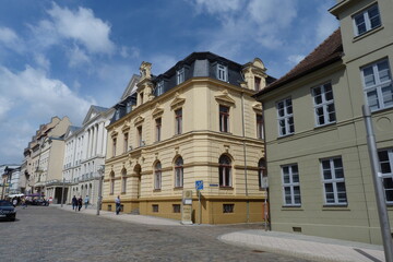 Fototapeta na wymiar Schloßstraße mit Staatskanzlei bzw. Kollegiengebäude in Schwerin