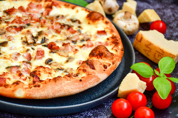  Home made italian pizza  carbonara with cream ,ham  tomatoes and mushrooms