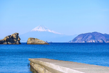 【静岡県】雲見海岸から見る富士山	
