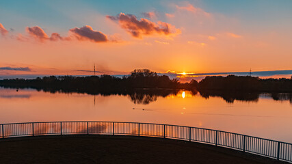 Obraz premium Beautiful sunset with reflections near Plattling, Isar, Bavaria, Germany