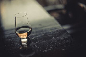 Obraz premium Close up shot a Glencairn whisky glass