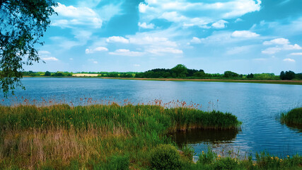 Piękny widok na jezioro