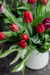 Fototapeta na wymiar Red tulips in a vase close up