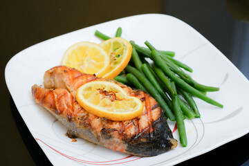 Grilled salmon steak with green beans