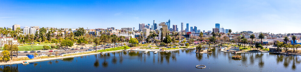 Fototapeta na wymiar Downtown Los Angeles skyline