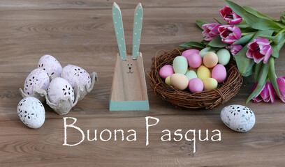 Decorazione di Pasqua con il testo Buona Pasqua