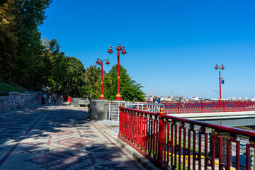 Naklejka premium Pedestrian bridge over Dnypro river in Kyiv, Ukraine on August 30, 2020. 