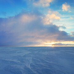 Fototapeta na wymiar Beautiful sky over the snow covered land