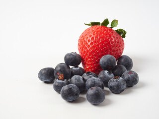 delicious, single, diet, vegetable, round, chef, nature, ingredient, harvest, food, berry, strawberry, ripe, juicy, red, white, fresh, healthy, isolated, fruit, closeup, leaf, organic, sweet, tasty, b