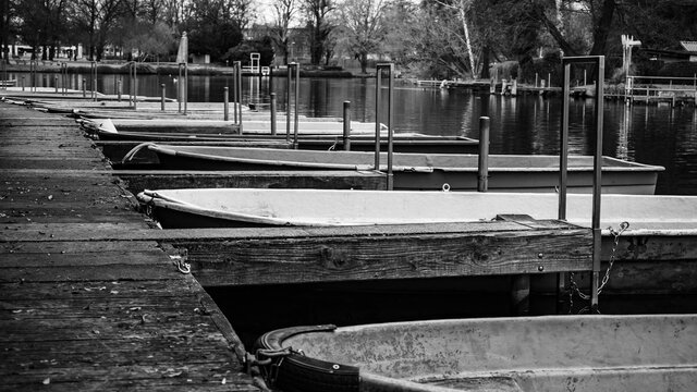 Paddelboote an der Spree