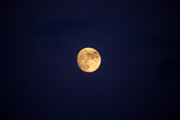 Obraz premium Glowing Moon Against Night Sky