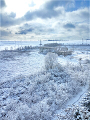 Obraz premium Lonely standing building in winter landscape and cloudy sky.