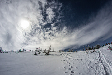 Tatry Zachodnie - droga na Grzesia zimą  © pracowniaimago.pl
