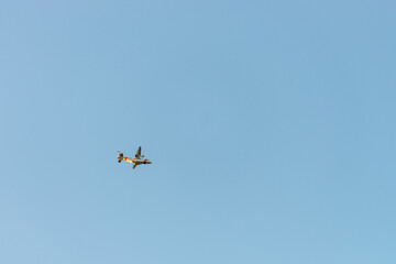 Fototapeta premium airplane on a blues sky background
