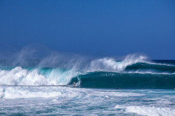 USA, Hawaii, Oahu, North Shore and breaking waves