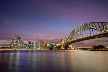 Fototapeta na wymiar Beautiful sunset colours over iconic the Sydney Harbour Bridge and skyline.