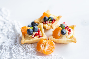 lemon orange clementine  curd custard cream tartlets with fresh fruit 