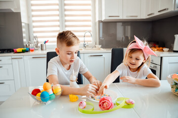 Children get ready to make Easter decorations