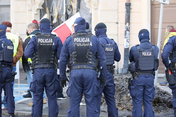 Policjanci prewencji podczas protestu politycznego we Wrocławiu. 