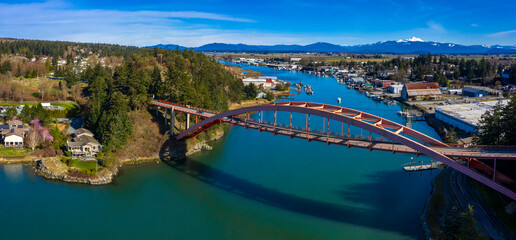 Rainbow Bridge in the Town of La Conner, Washington. Rainbow Bridge connects Fidalgo Island and La Conner, crossing Swinomish Channel in Skagit County. National Register of Historic Places.
 - obrazy, fototapety, plakaty