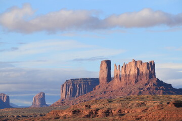 spectacular landscape photo of buttes and mesas in Monument Valley in the border of Utah and Arizona.