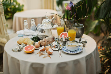 beautiful and cozy bright easter table decoration
