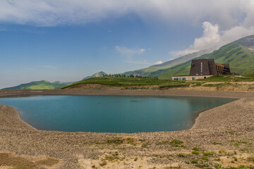 Obraz premium Summer view of a lake at Shahdag Mountain Resort, Azerbaijan