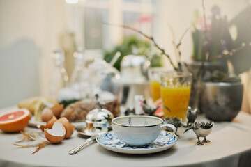 beautiful and cozy bright easter table decoration
