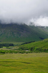 Fototapeta na wymiar スコットランド　グレンコー傾向の山並み
