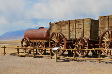 Fototapeta na wymiar Twenty Mule Teams Borax Wagon